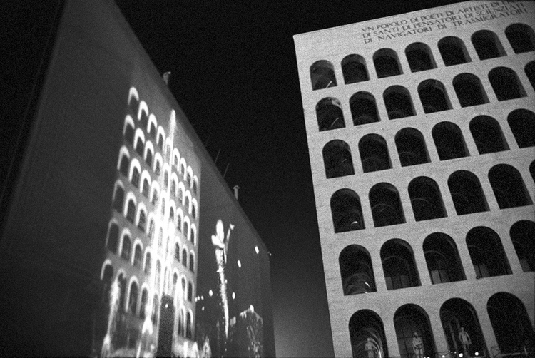 <strong>Alla Casa del Cinema la mostra fotografica “Passeggiate Romane di Cinema”</strong>