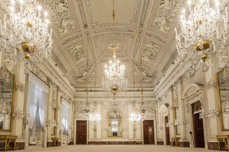 <strong>Palazzo Pitti, una Reggia per tre dinastie, scenario della vita di corte pubblica e privata</strong>
